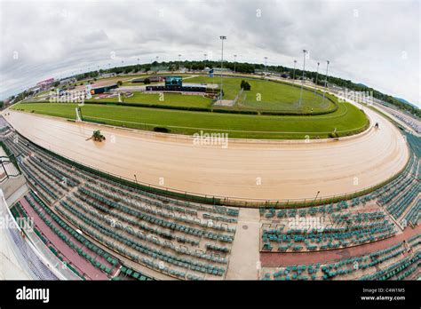 weather for churchill downs race track